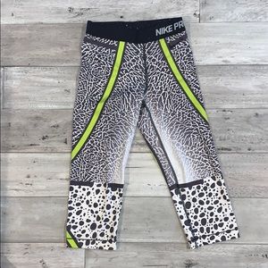 Nike pro cropped leggings